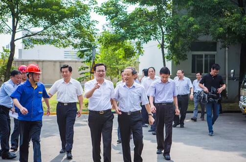 张国华书记强调，徐工集团要在徐州老工业基地全面振兴中勇于担当、勇挑重担。鼓励企业要在行业下行的压力下，顶住压力，主动作为，克难奋进