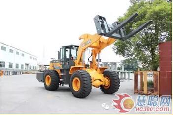 针对扭王块体工况，而研发设计的差异化产品——“扭王块体叉装机”