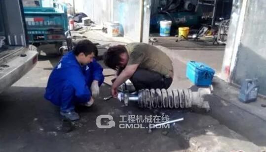 厦工心服务，一群最可爱的工程机械人