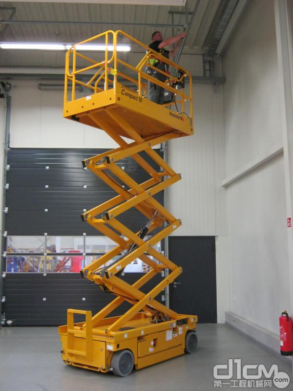 COMPACT 10 电动剪式高空作业平台