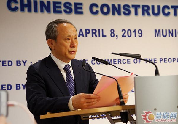 　徐工集团董事长王民在发言 