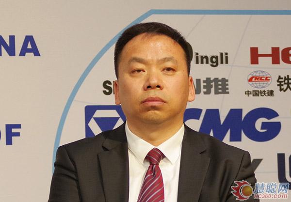 　企业家对话环节由《建设机械技术与管理》杂志社  　　社长周贤彪主持  