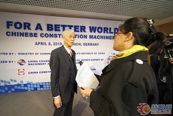 祁俊会长接受中央电视台记者采访 