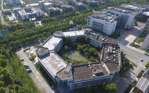 比亚迪总部厂房突发大火 现场浓烟滚滚火势很大